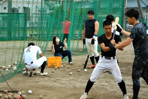 premiumbull 733|先生は生涯球児 顧問3人、6人の選手に交じり練習に汗 鹿本商工.